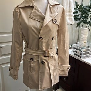 VSKA rain trench jacket fits like a size medium.